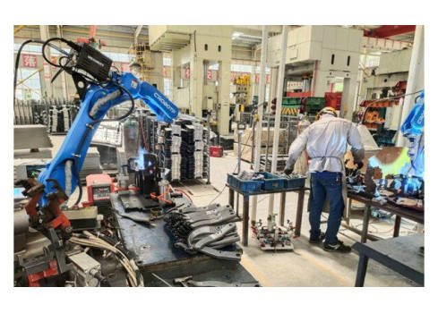 CRP robot for welding accessories