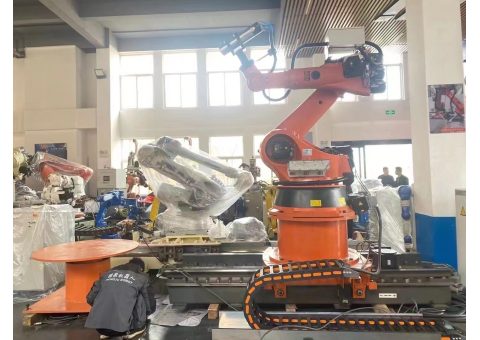   二手库卡机器人运行期间需要注意做到哪些安全措施，中国做二手机器人的公司长沙鹏聚机器人来告诉你。