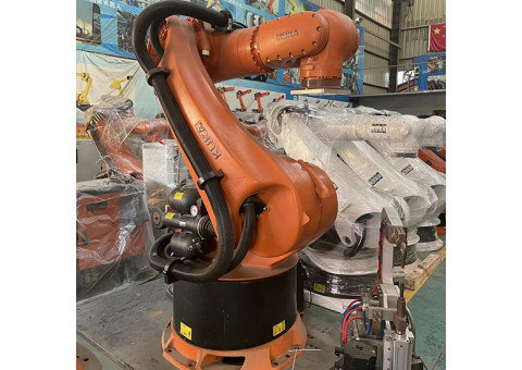 库卡 KR500 是 FORTEC 系列旗舰级六轴重载工业机器人，包含 KR500 R2830、KR500 R3100 等细分型号，主打超大负载、广作业范围与高稳定性，是重工业超大重量工件处理的核心装备。