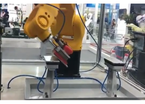 选用二手机器人进行打磨可持续24小时作业不间断，打磨速度快、稳定性高、质量好。机器人打磨成品率高。