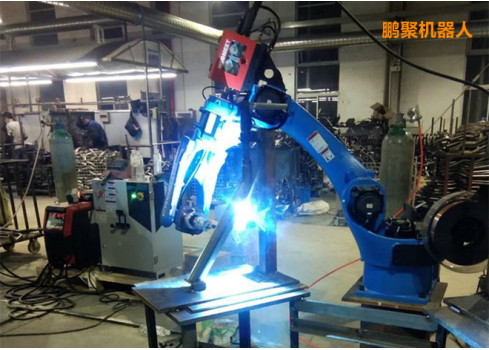 卡诺普机器人电动车配件焊接：卡诺普焊接机器人在电动车领域、五金件领域中取得了傲人的成绩。是由我国自主研发的国产机器人。
