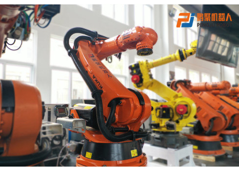  库卡工业机器人KR 210 R2700/R2900/R3100十分合适用于点焊、装配、切割、铸造、机加工上下料、搬运等行业，其精简、灵敏的机身，具有着强大210kg负载能力，在任何场合工作都游刃有余。    
